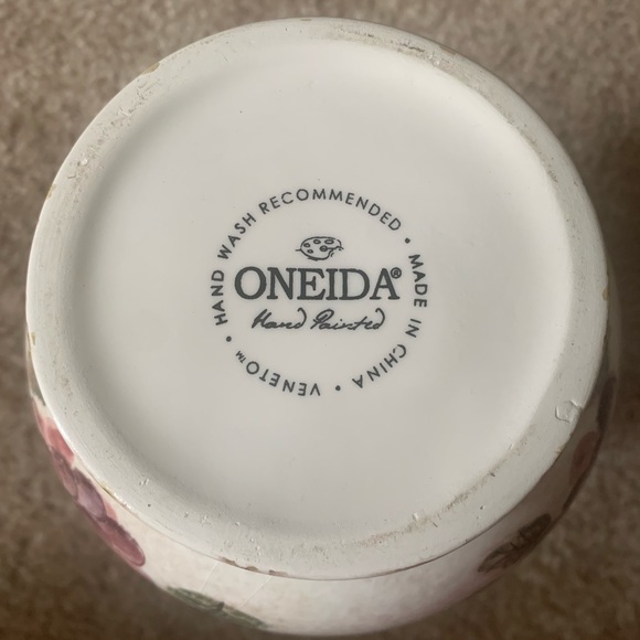 Oneida Veneto Grapes & Vines
Porcelain Ceramic Canister Set - Picture 3 of 4